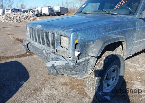 1999 Jeep Cherokee Classic/Sport z USA, uszkodzony, nr VIN 1J4FF68S8XL632569